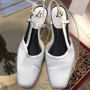 Life Stride sling back shoe. 2.25” heel silver